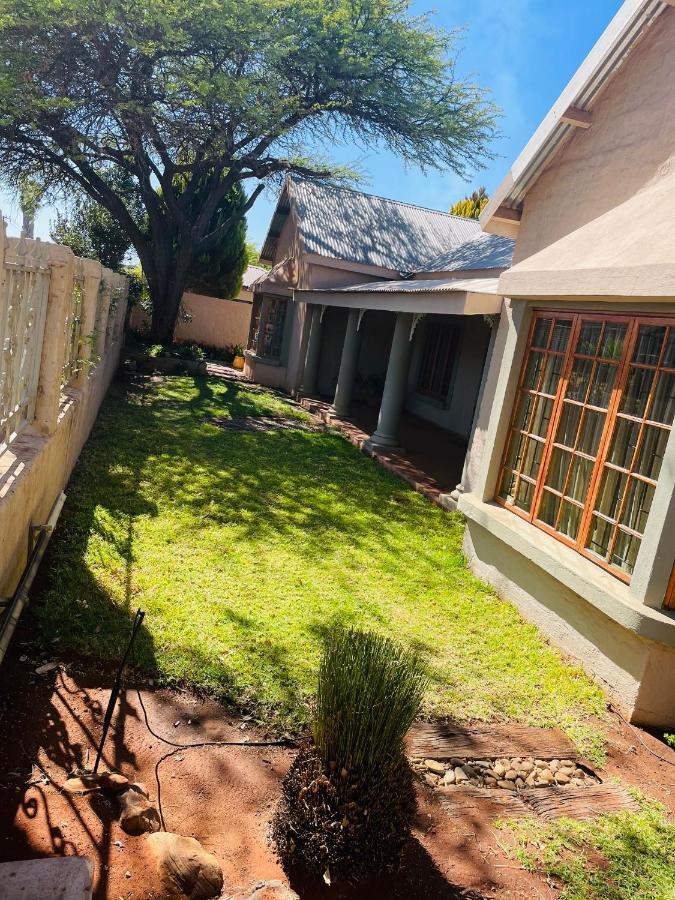 Azalea Bnb Kuruman Exterior photo